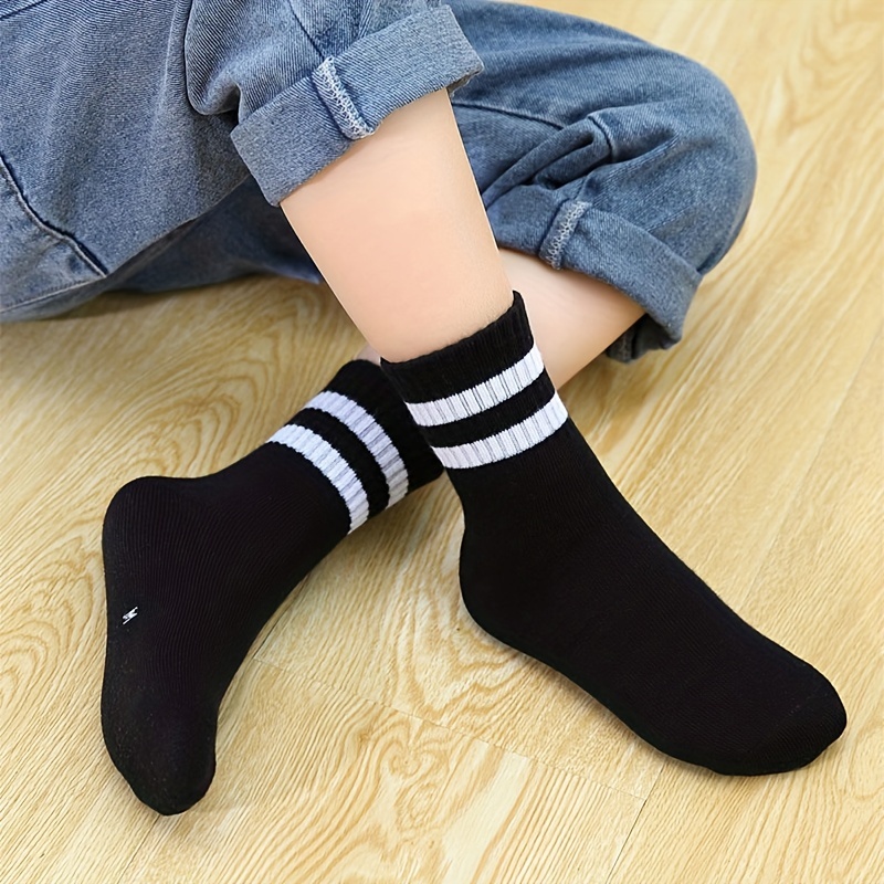 5 Pairs of Socks, New Spring And Summer Style for Boys, Suitable for Older Kids, Mid-Calf Sports Socks for Spring And Autumn.