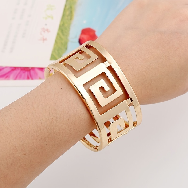 

Elegant Golden-tone Geometric Open Cuff Bracelet For Women - Sleek Metallic , Accessory For Parties & Casual Wear, Ideal Valentine's Day Gift, Cute Bracelets