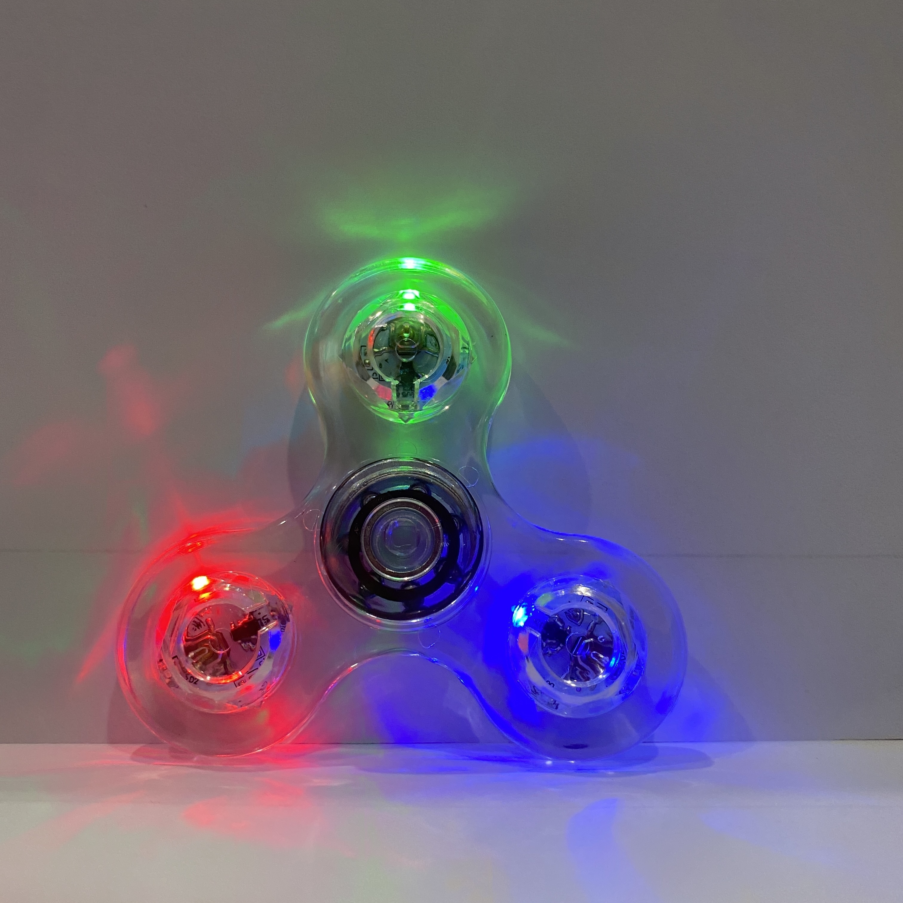 Lot de 4 PCS Noctilucent Phosphorescent Lumineux Tri-Spinner