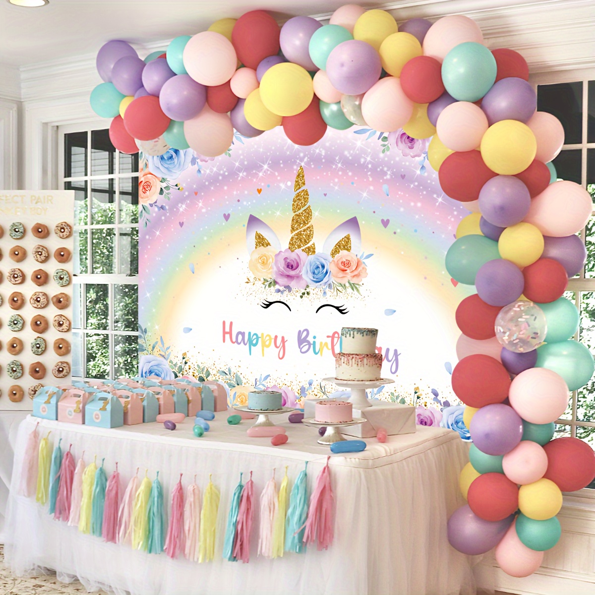 Tavolo Festa Di Compleanno Bambina Con Torta Unicorno - Fotografie stock e  altre immagini di Arredamento - iStock