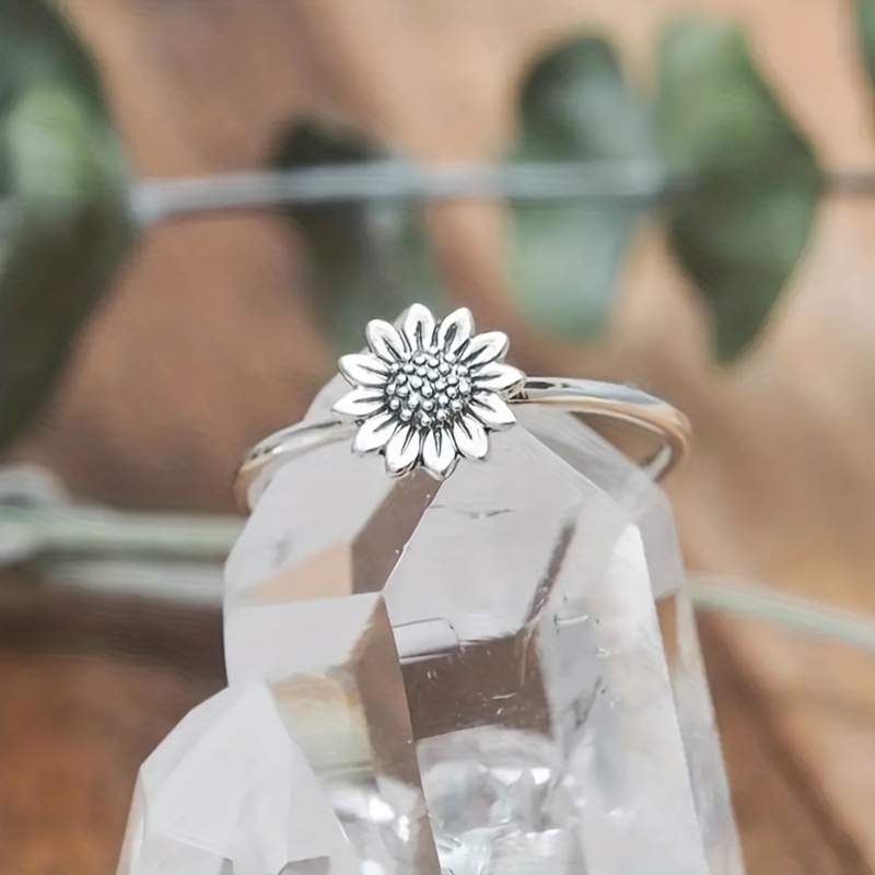 Vintage Sunflower Ring Delicate Carving Craft Silvery Or Golden