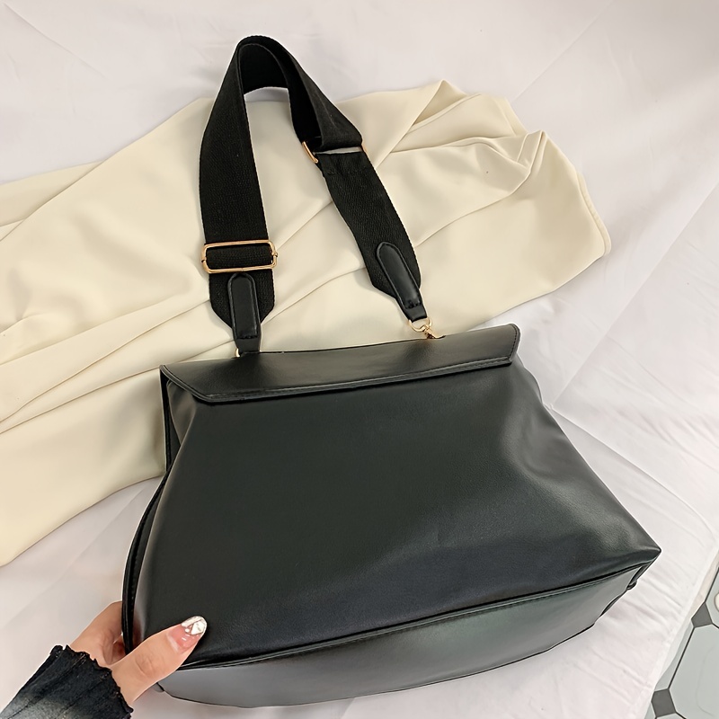 MINIMALIST SHOULDER BAG WITH FLAP