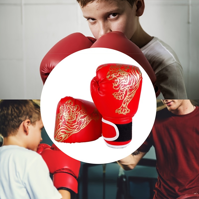 Boxeo En Entrenamiento De Niños Pequeños Felices Con Dibujos