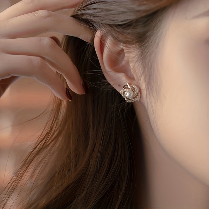 Delicate Vintage Rose Flower Rhinestone Stud Earrings