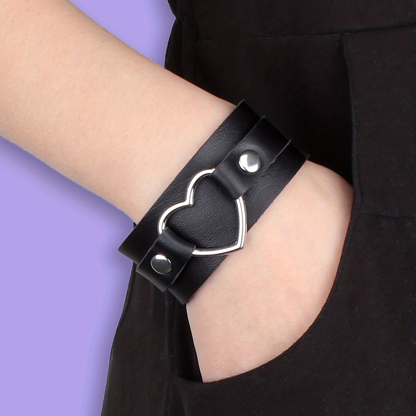 

Love Heart Black Pu Leather Bracelet Punk Style Hand Jewelry Accessory Suitable For Daily Wear
