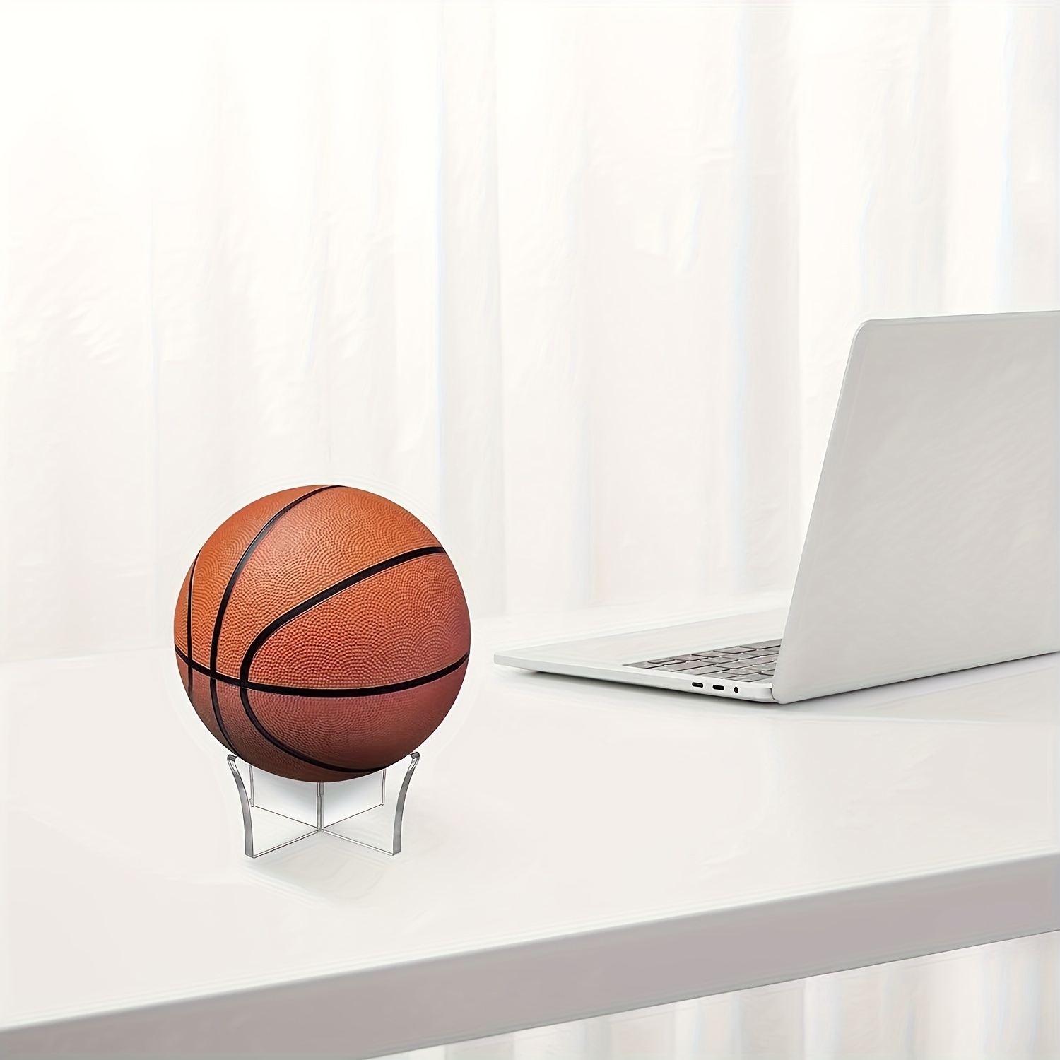 BCW Soporte de baloncesto acrílico Soporte de balón de fútbol - Elegante  diseño antideslizante | Exhibición de fútbol, fútbol y baloncesto