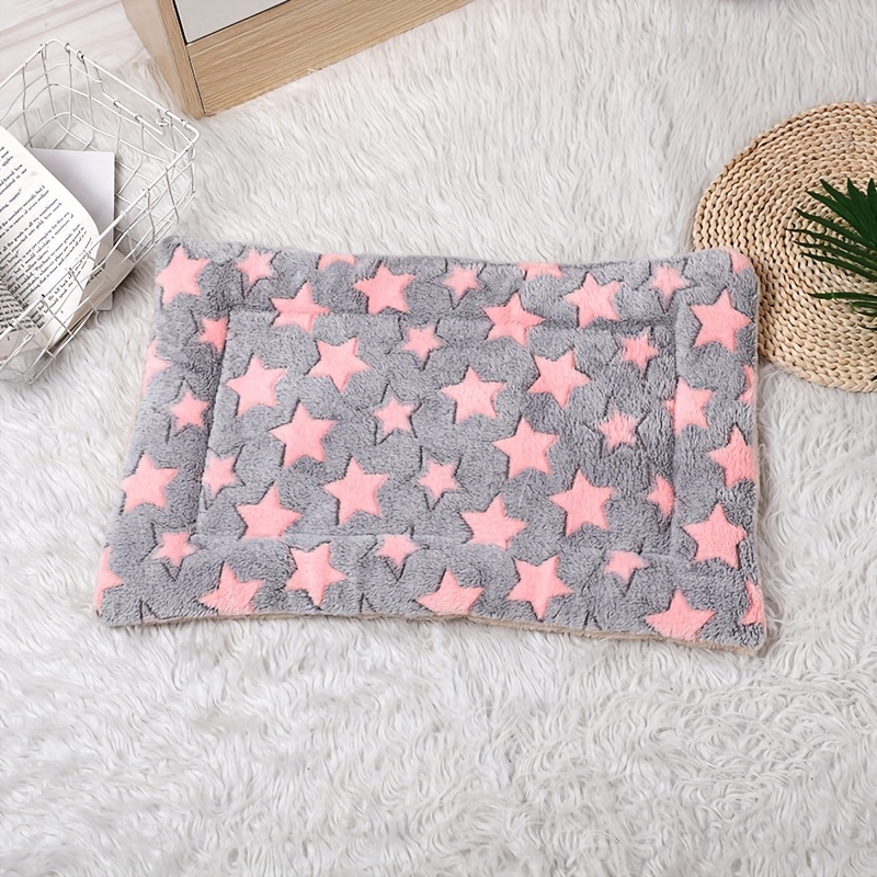 

1pc Cartoon Red Star Pattern Pet Pad, Comfortable And Thickened Cat Bed Sleeping Pad