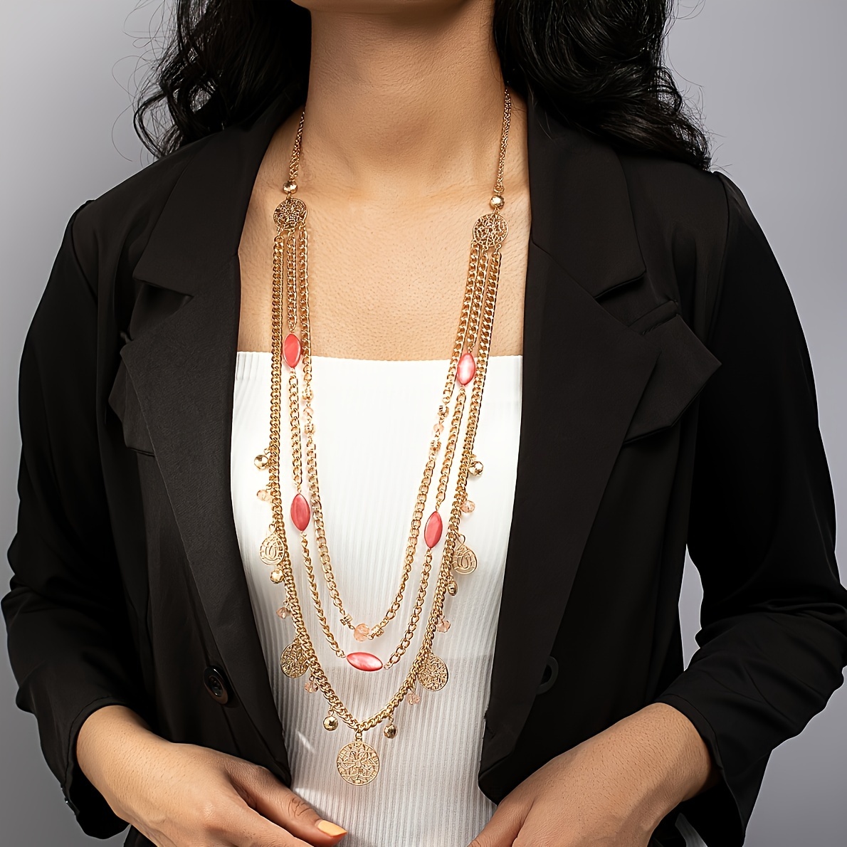 Golden necklace in Layering-style