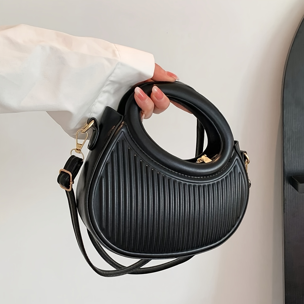 

Fashion Striped Round Handbag, Niche Design Novelty Purse, Simple Mini Crossbody Bag For Women