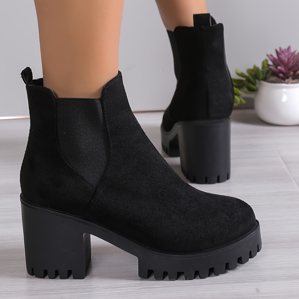 Solid on sale chunky boots