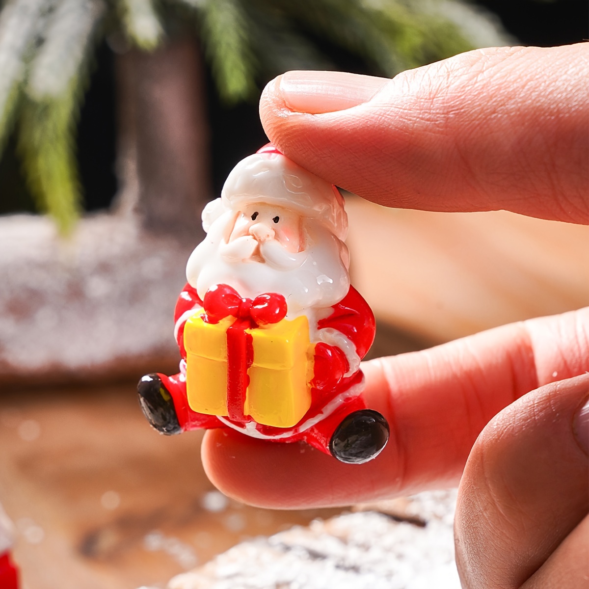 Christmas Miniature Ornaments 3D Miniatures Figurines Mini Christmas Theme  Resin Crafts DIY Snow House Miniature for Snowy Winter Decoration , Small