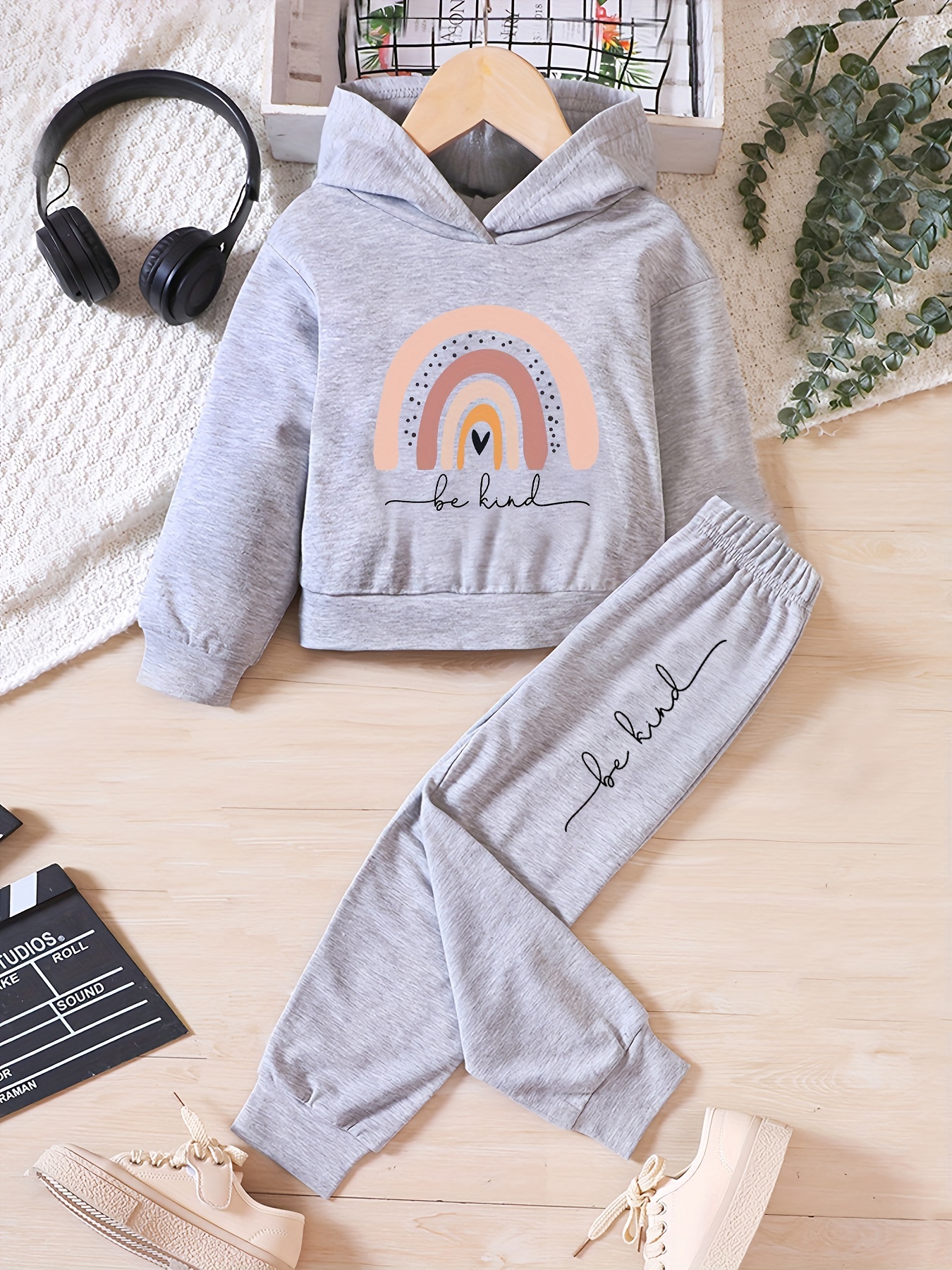 SHEIN Young Girl Rainbow Print White Casual Hoodie And Pants Set For  Outdoor Activities, Sports, And Vacation In Autumn/winter. The Set Includes  A Hooded Sweatshirt With Cuffs And A Pink Digital Unicorn