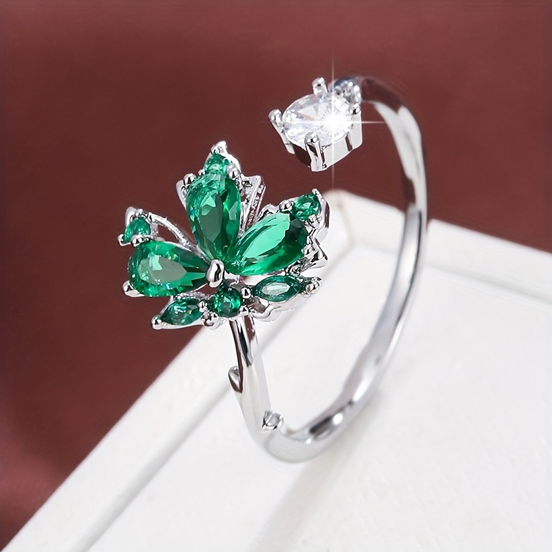 סט טבעות לנשים בעיצוב עלה מייפל עם זירקוניה.