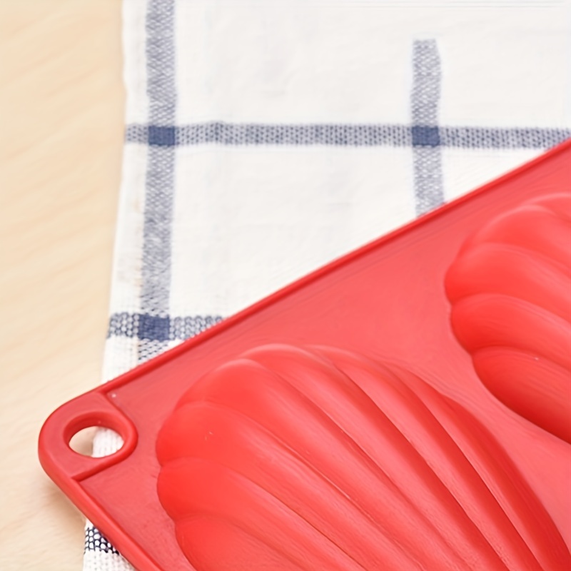 Moule 18 madeleines en silicone rouge