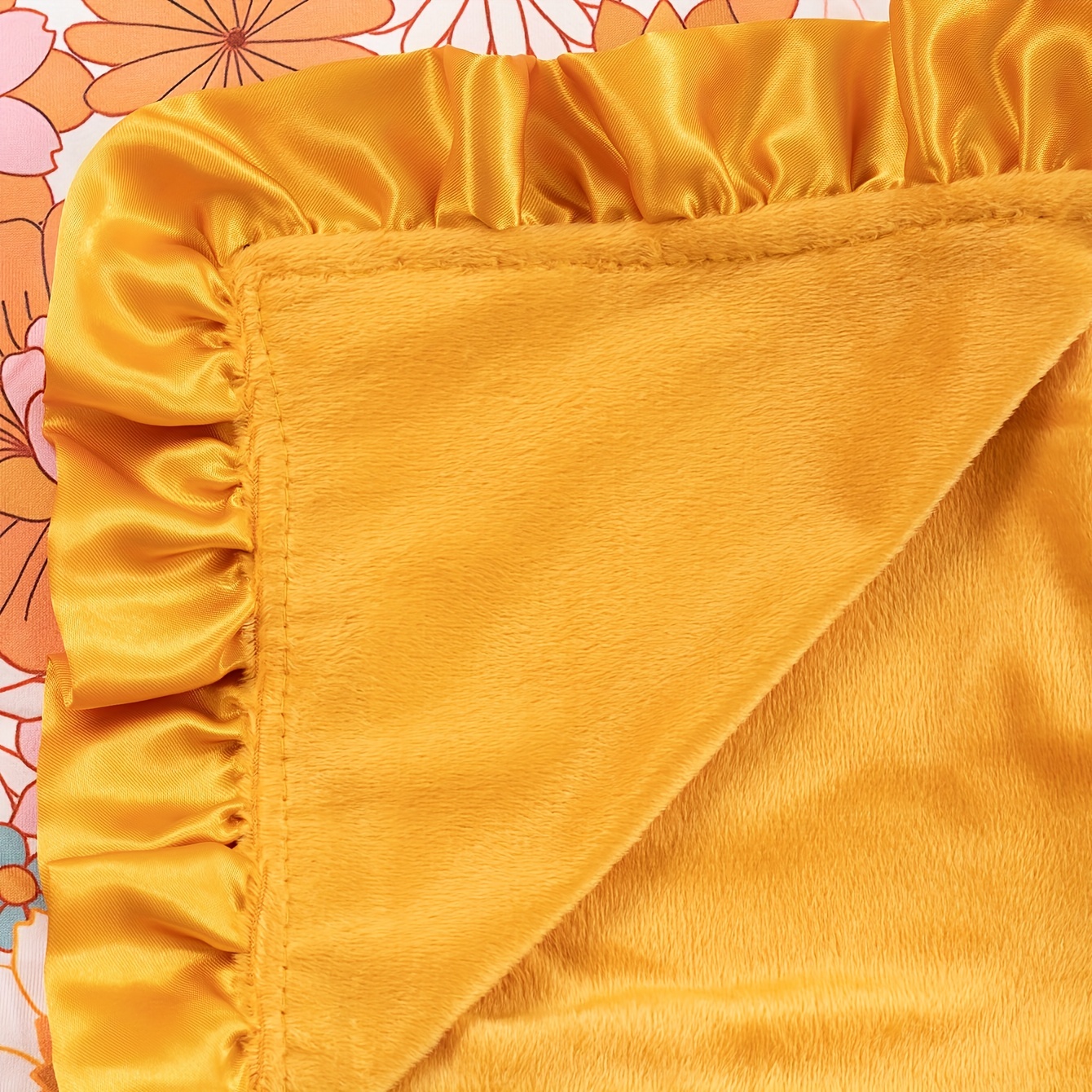 Blooming Flower Printed Short Plush Blanket for Girls