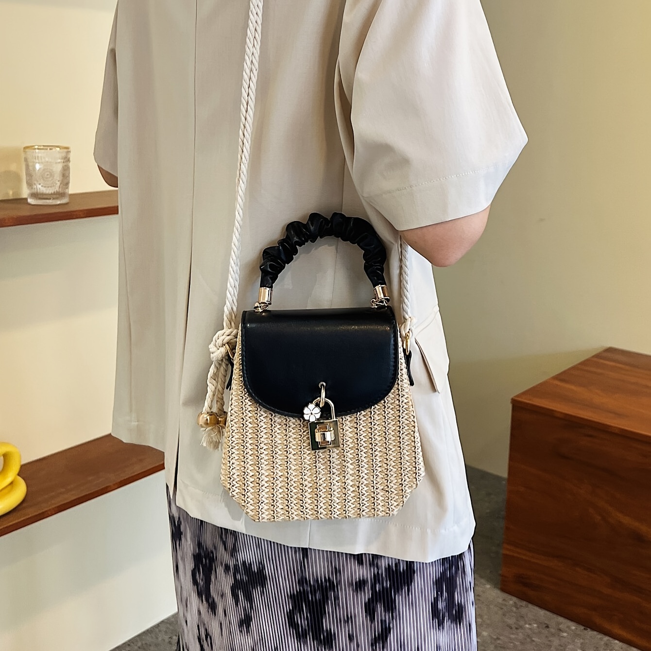 Mini Flower Decor Straw Bag, Trendy Ruched Top Handle Bag, Women's