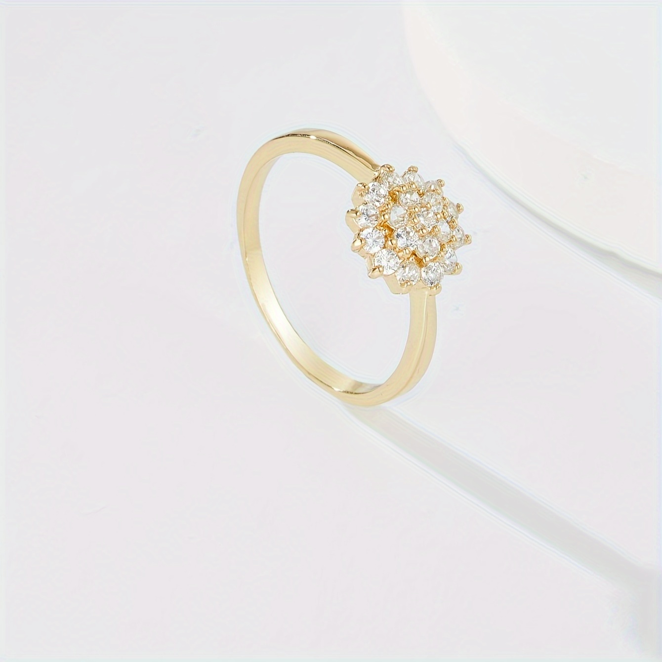 A Flower Design Copper Micro-Inlaid Synthetic Zirconia Wedding Wedding Ring