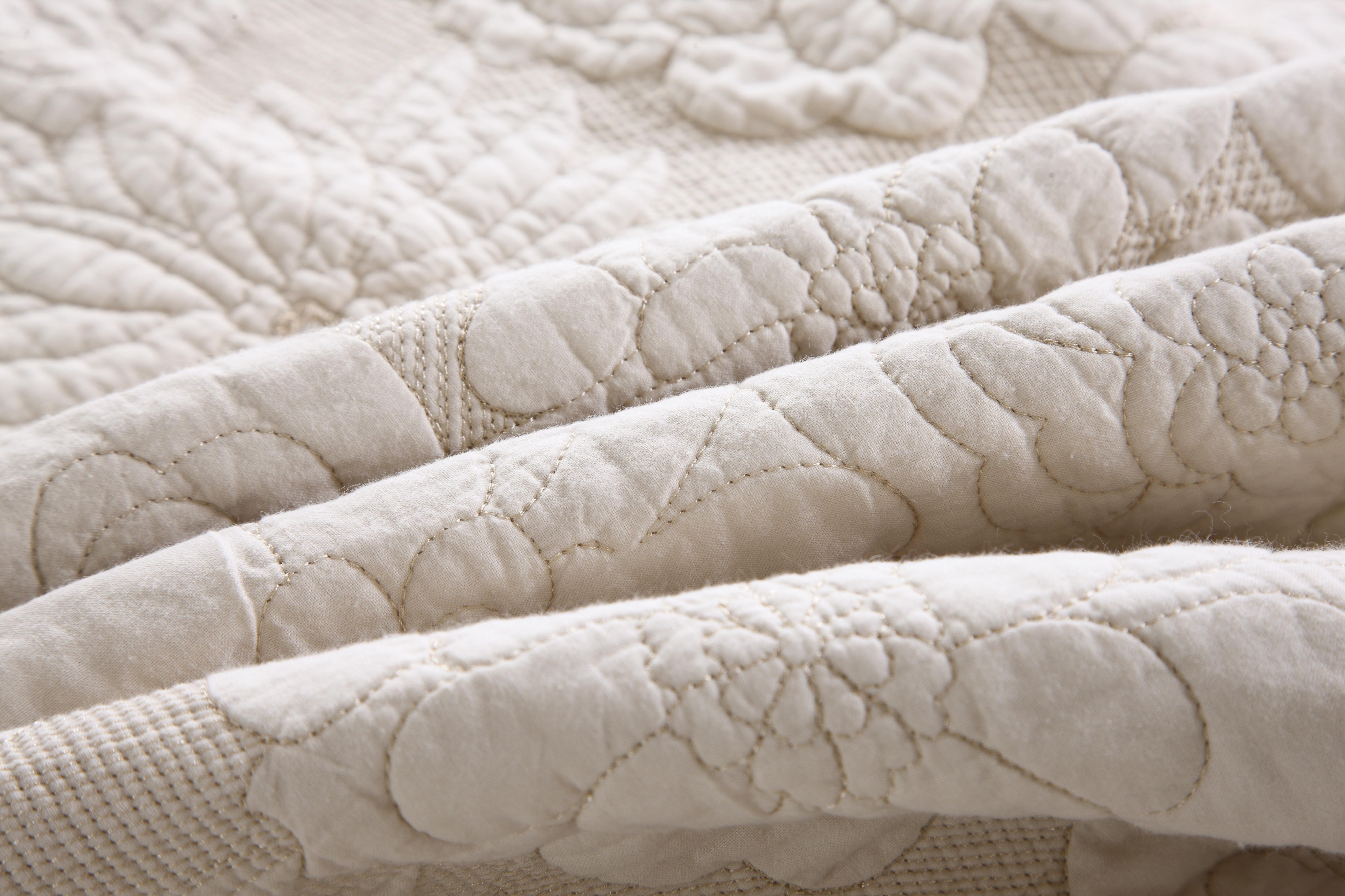 1pc Prosperity-Beige Reversible Printed Blanket 100% Quilted Bed Cover, Reversible High-End Quilt, Non-Slip And Wrinkle-Resistant Bed Mat, Soft And Comfortable Breathable Bed Cover (Pillowcase And Pillow Core Not Included)
