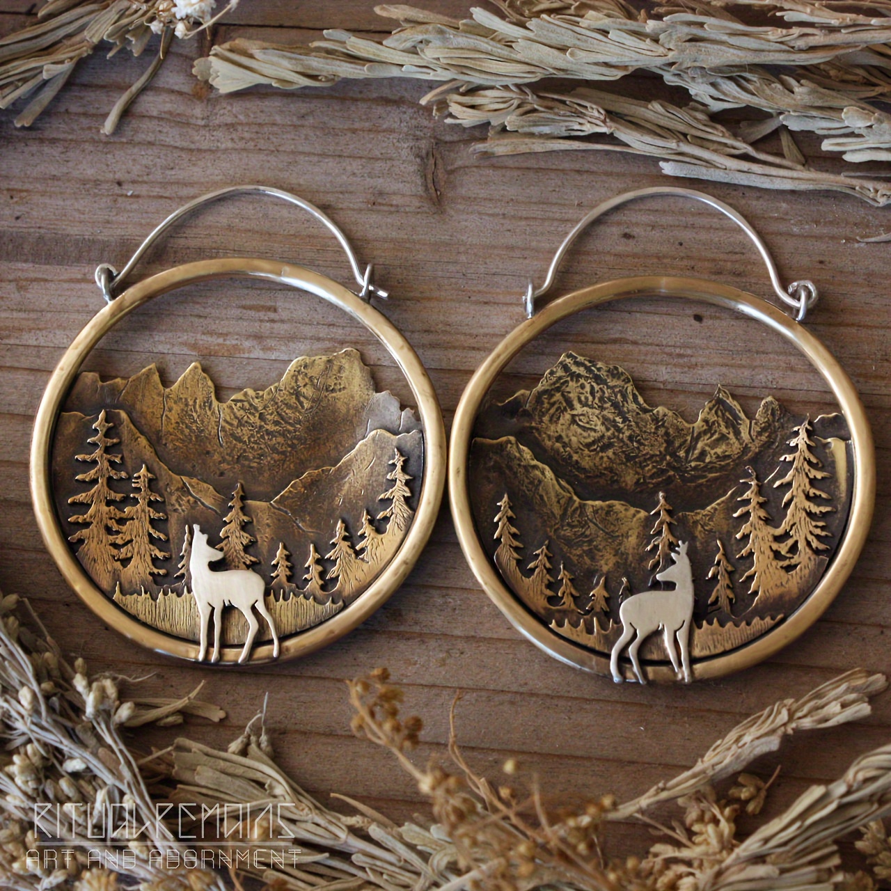 

Elegant Bronze Round Earrings With Mountain & Engravings - Vintage-inspired Alloy Dangle Jewelry For Casual Attire & Gifting