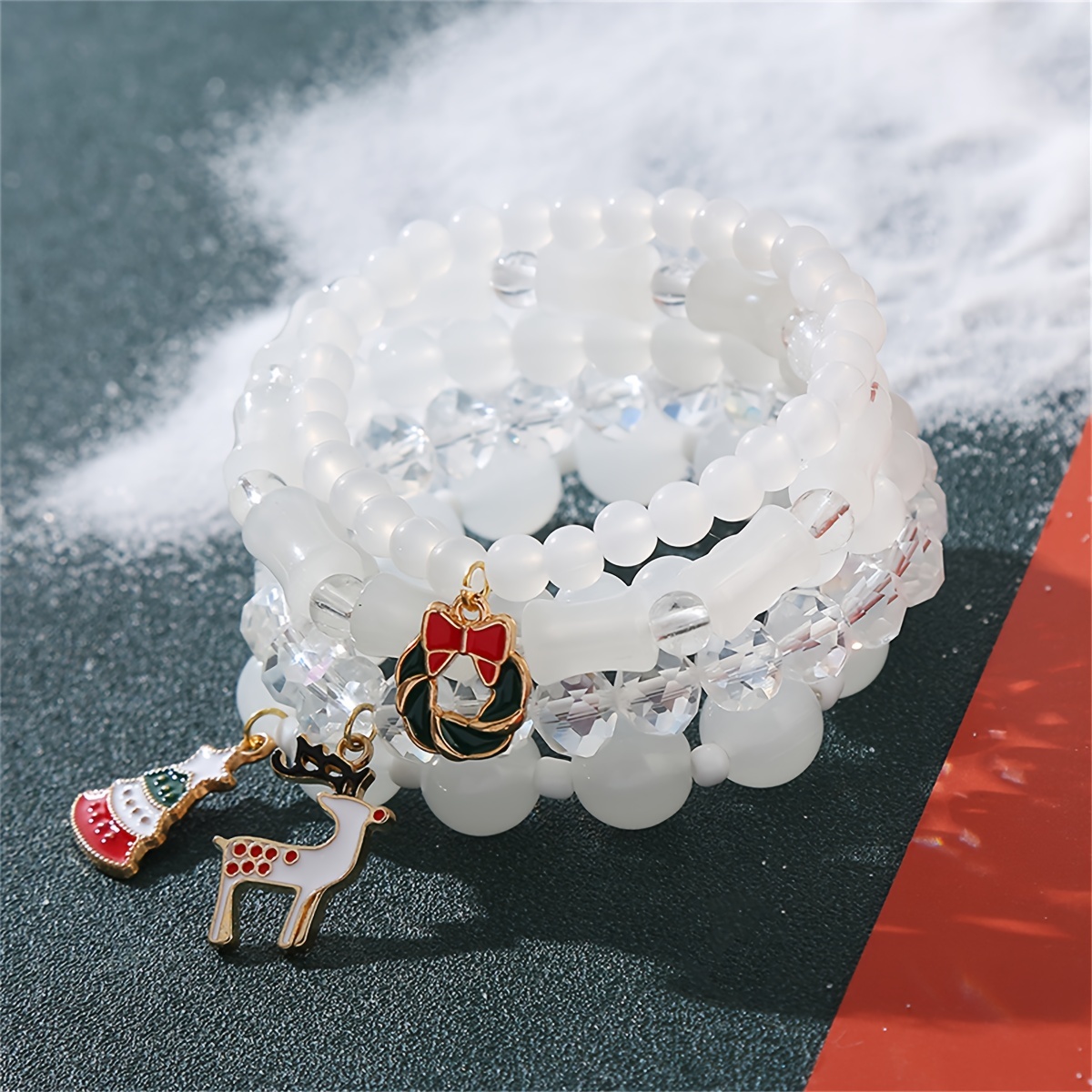 Bracelets de Noël Bracelet cadeau bonhomme de neige Flocon de neige Arbre  de Noël Père Noël Bracelet perlé avec coffret cadeau, cadeaux de noël pour  femme et fille : : Mode