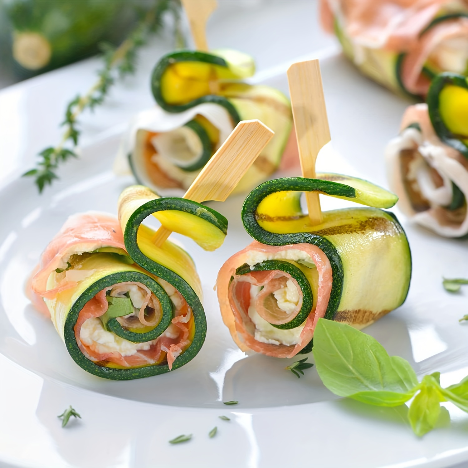 Bamboo Skewers 200 PCS for Appetizers Cocktail Picks Fruit Kababs