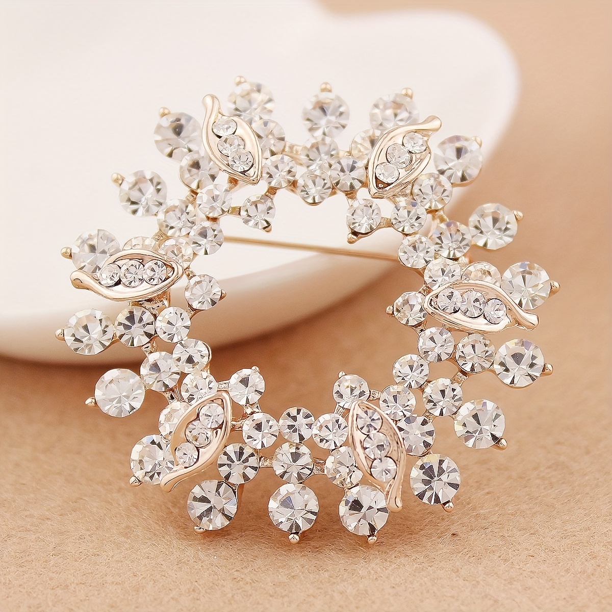 1pc Women's Crystal & Rhinestone Brooch Pin Suitable For Daily Wear