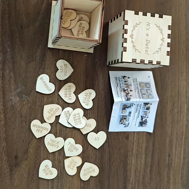Um conjunto de cartas de jogo de amor em caixa de madeira, cartas de  instrução de