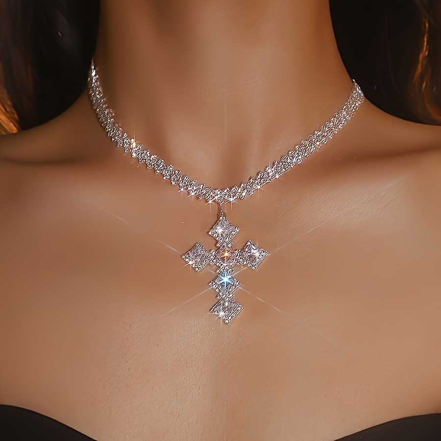 Image of Luxury Sparkling Rhinestone Rhombus Pendant Necklace - Elegant -studded Jewelry For Daily Wear & Special Occasions, Versatile Accessory, Sophisticated Style, Synthetic Zirconia Stones