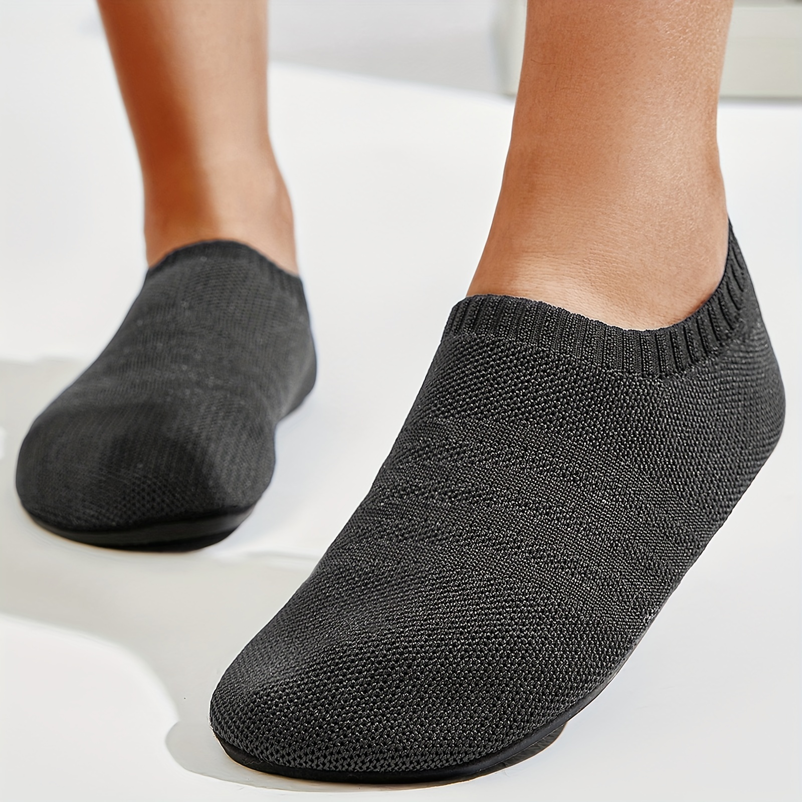 Calcetines minimalistas antideslizantes para andar por casa