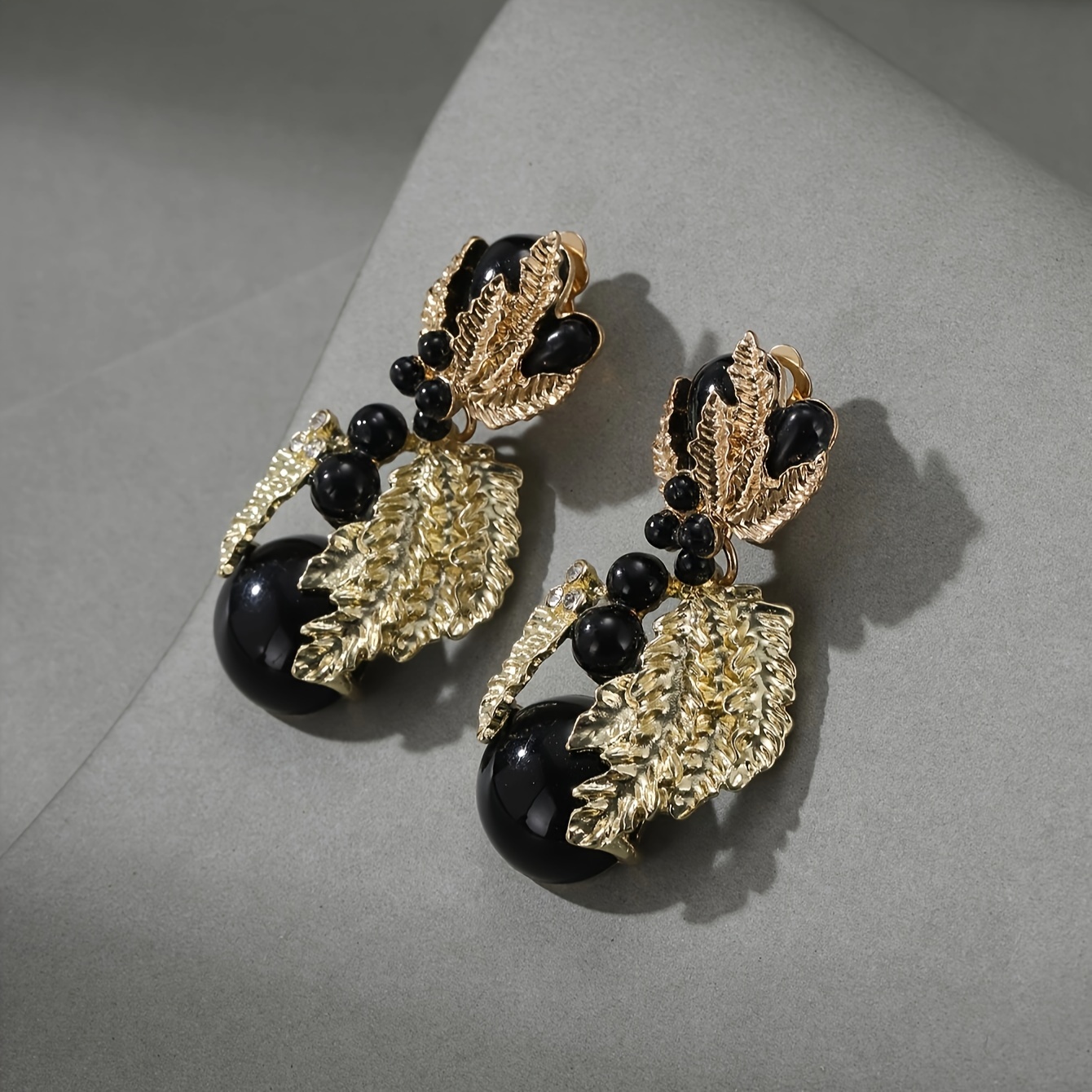 Paire De Clips D'oreilles En Résine Vintage - Forme étoile Dorée - Occasion Très Bon état