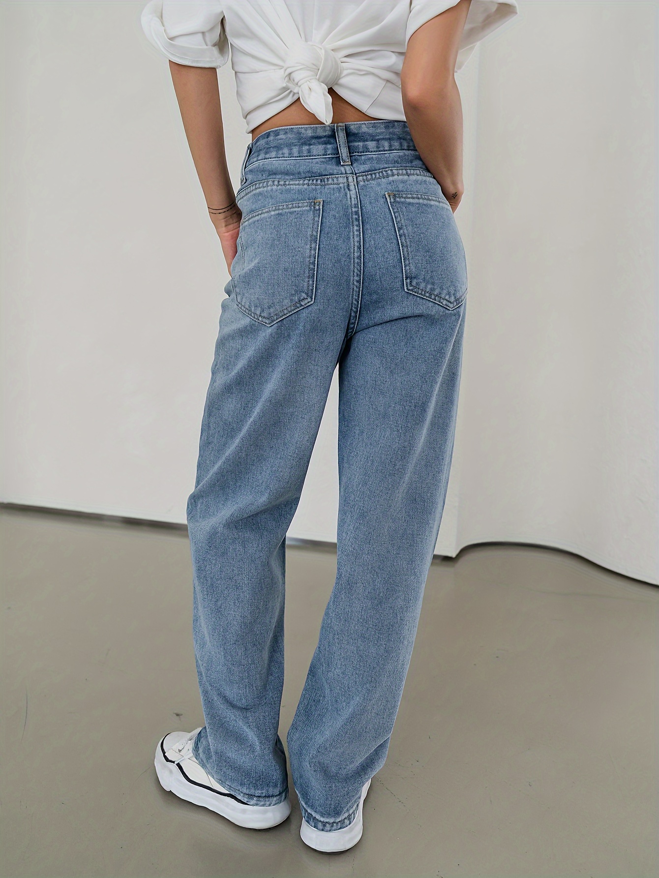What is the difference between high-rise and high-waist jeans?, by Emmiol