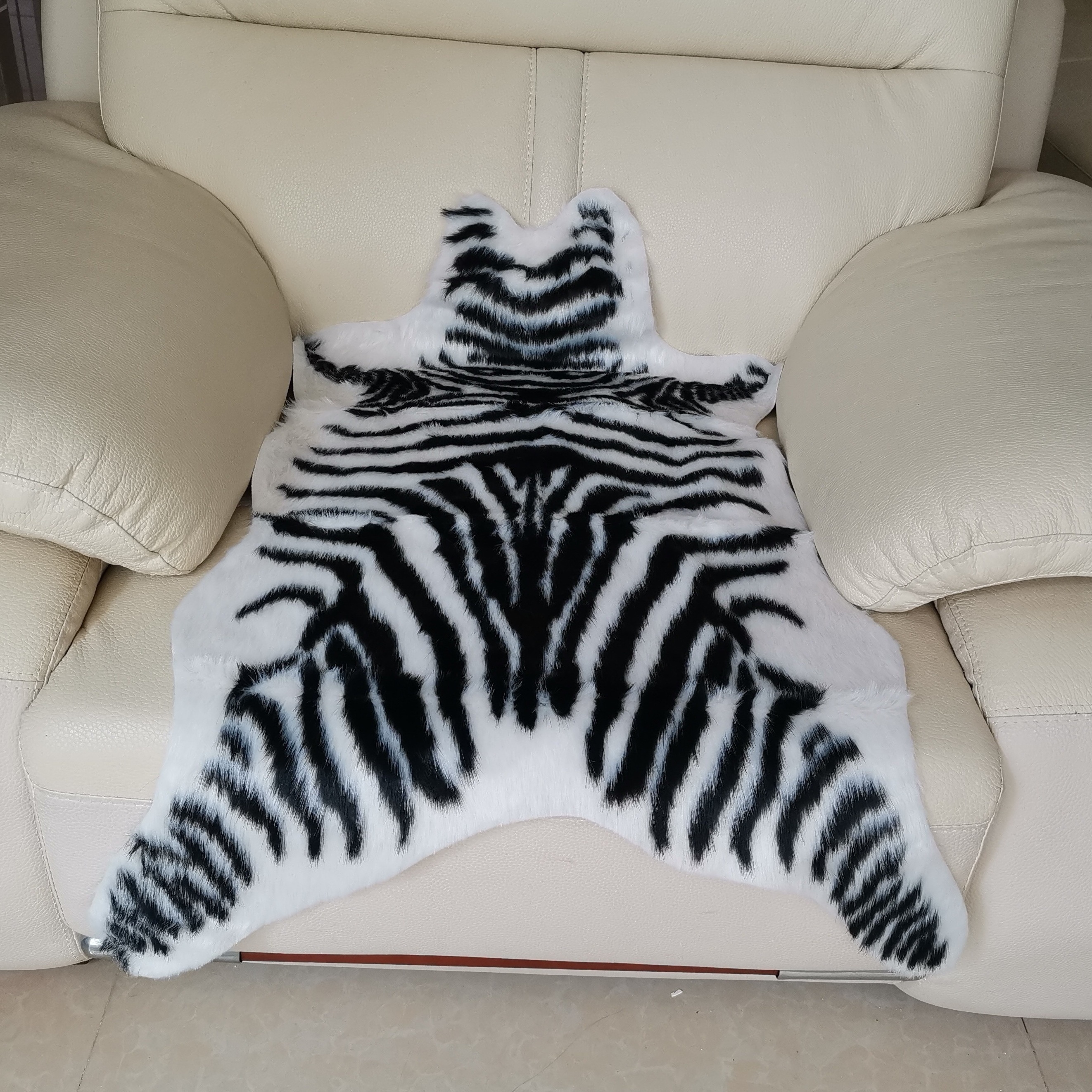 1pc Leopard Print Rug, 35.43*43.31inch/90*110cm Faux Fur Large Leopard Hide  Rug Animal Printed Rug Carpet Perfectly In Home Office Livingroom, Bedroom
