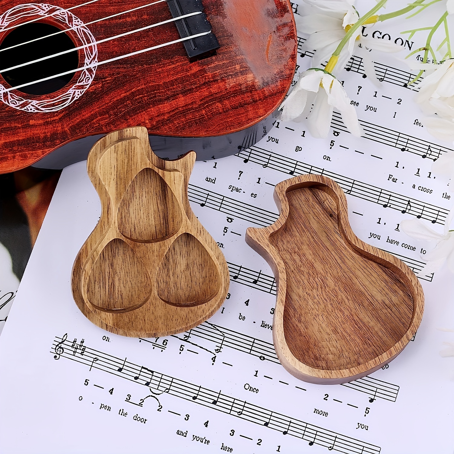 Étui de Médiator de Guitare avec 3 Médiators étui de Décoration de Médiator  en Forme de Guitare en Bois Originale Cadeau de Guitariste Accessoires