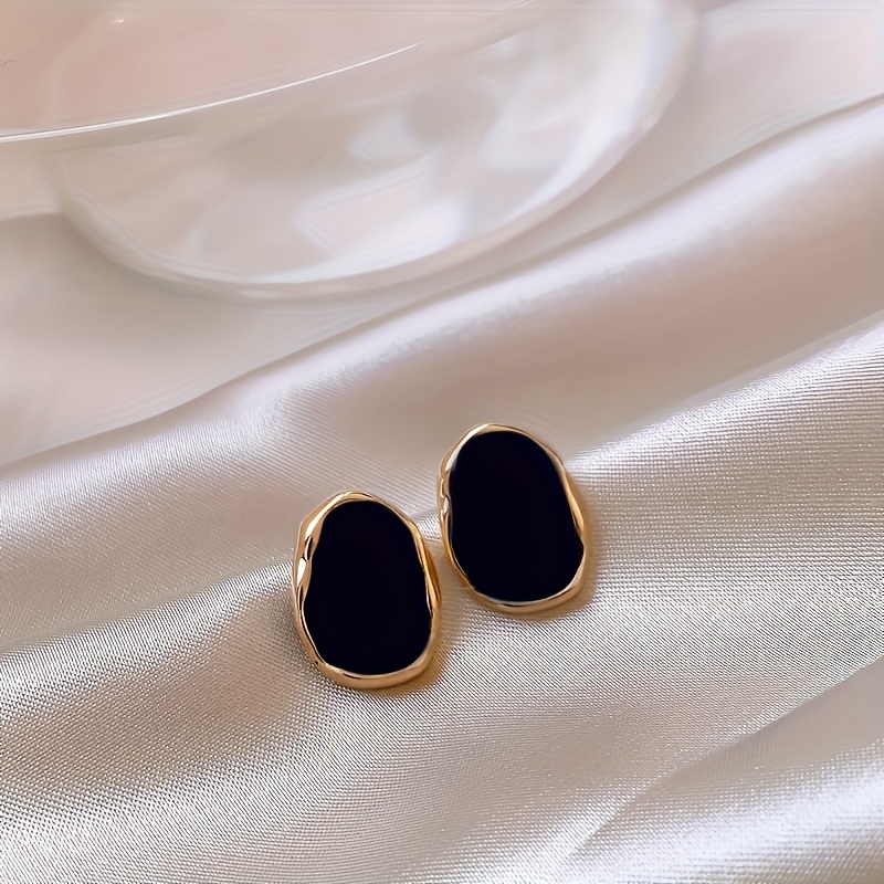 Popular Women's Stud Earrings, 1 Pair, Simple Vintage Niche Geometric Luxury Earrings