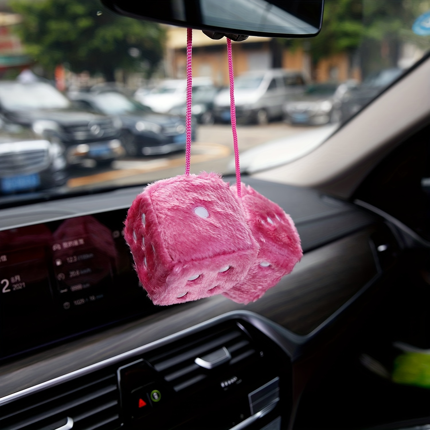 Fuzzy-Würfel für Autospiegel  Auto-Rückspiegel-Plüschwürfel