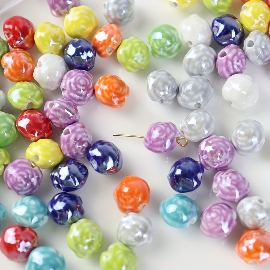 Créez des bijoux avec 10 perles en céramique imprimées fleurs roses !