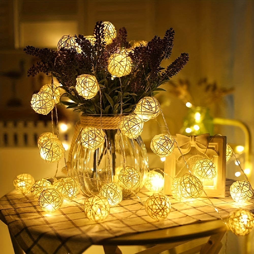 3M 20 LED Red White 5cm Cotton Ball Battery String Lights Christmas Gift  Home Wedding Party Bedroom Decoration Outdoor Indoor Table Centrepiece