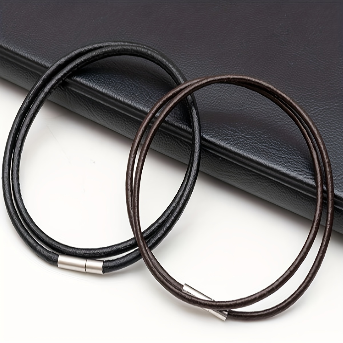 Cordon en cuir noir et fermoir en argent - largeur 3mm et longueur