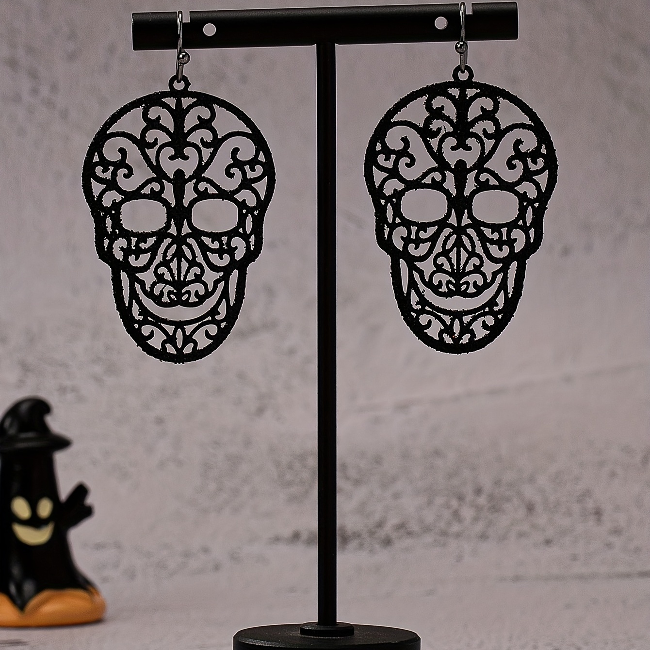 

Halloween Black Carved Skull Design Dangle Earrings Retro Goth Style Copper Jewelry Ghost Festival Ear Ornaments