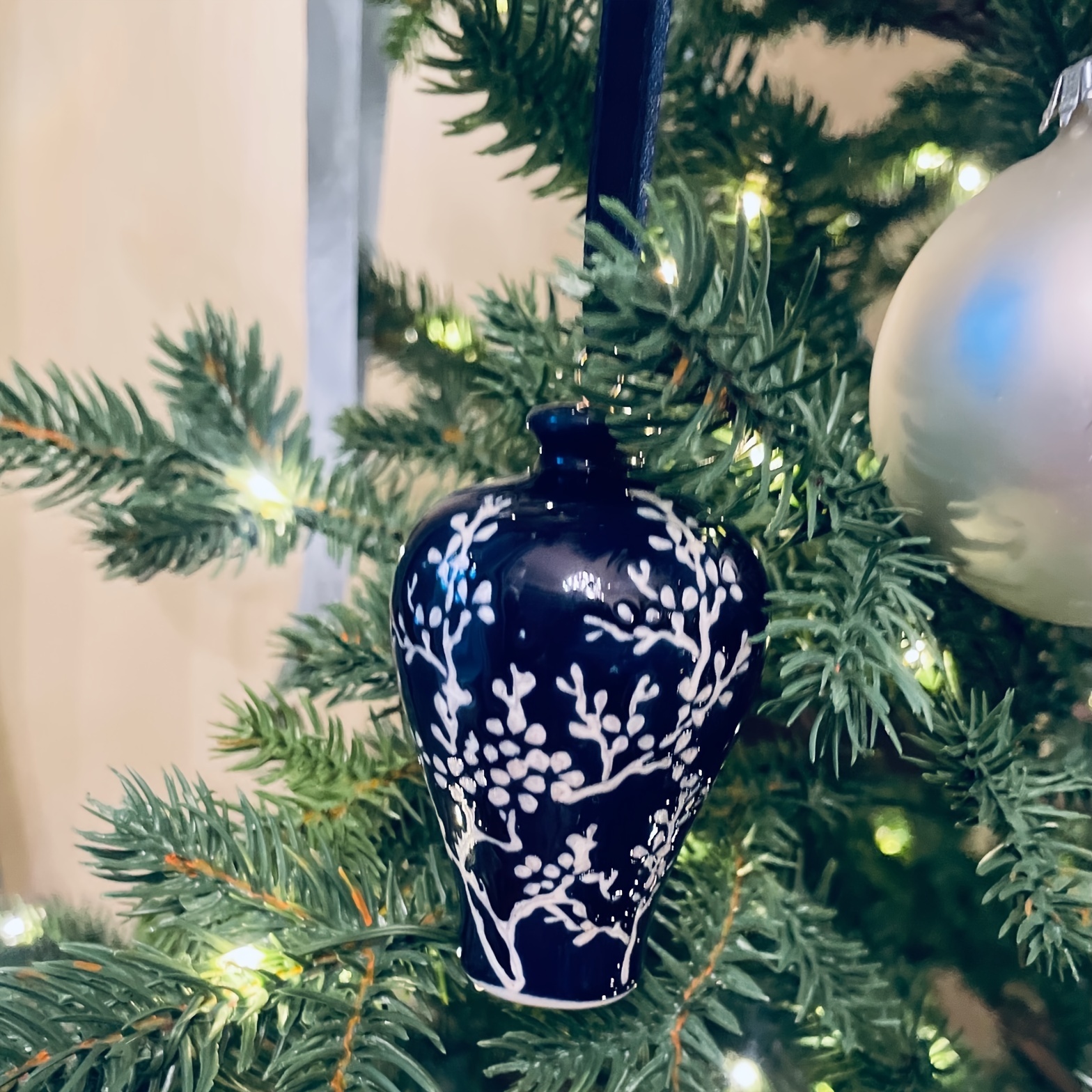 4pcs Mini Ginger Jar Ornaments Porcelain Hanging Ornaments Vintage  Chinoiserie Decor Porcelain Christmas Ornaments Blue And White Ginger Jar  Ornaments