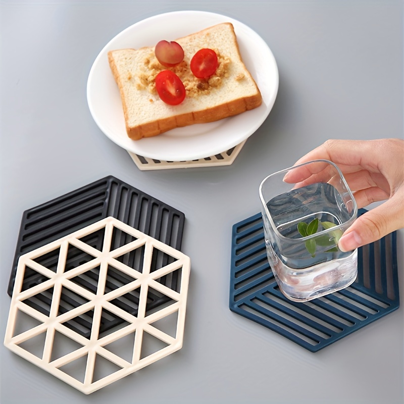 Up To 83% Off on Silicone Non-Slip Scald-Proof