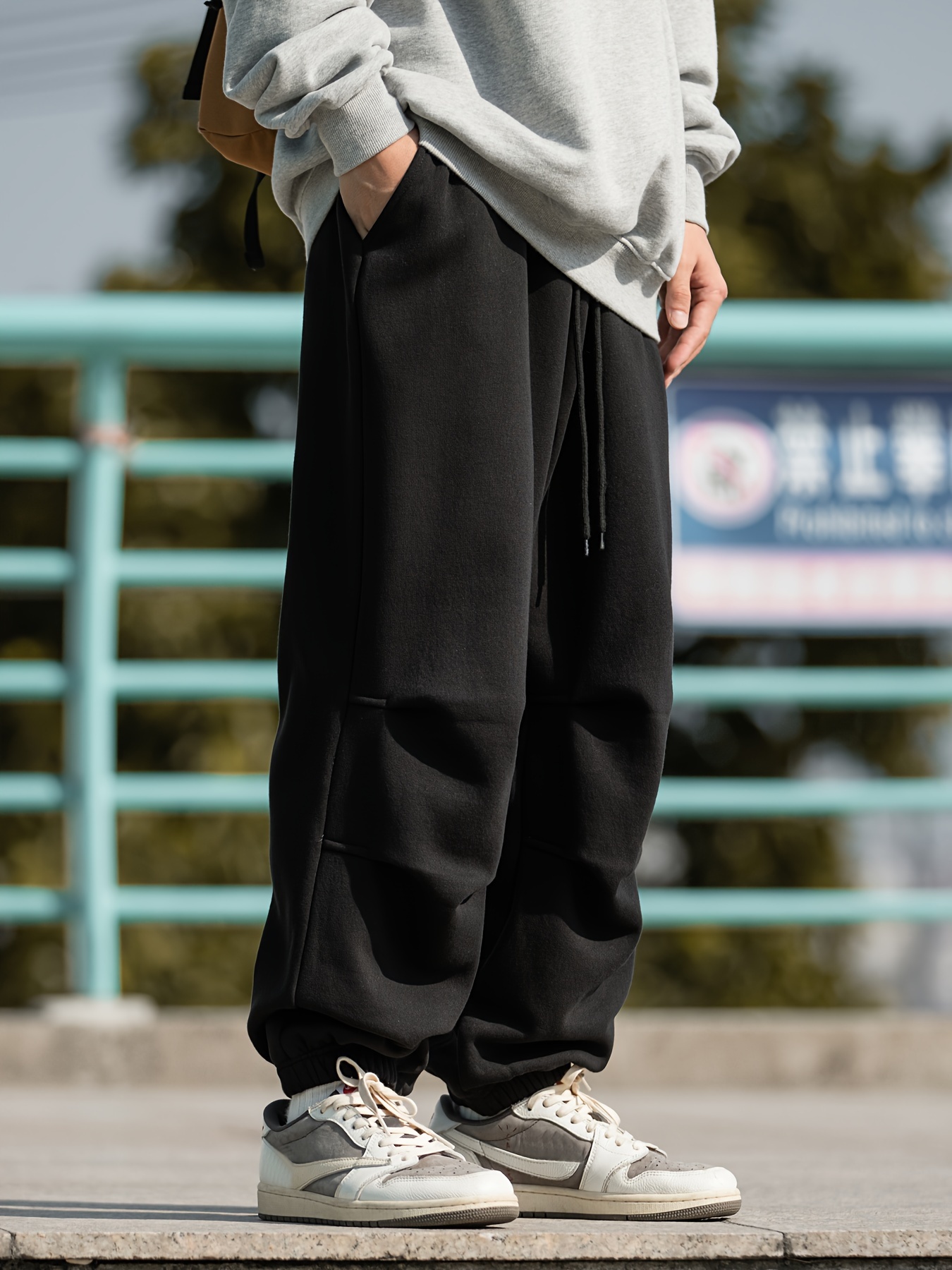 bootcut sweatpants / black polar