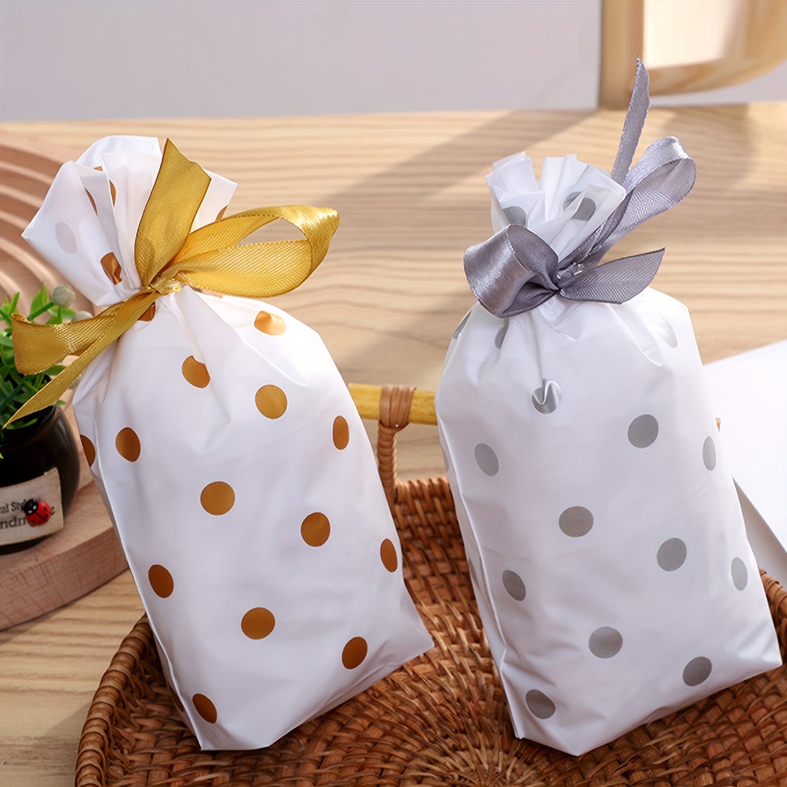 Gift bags with online drawstring ribbon