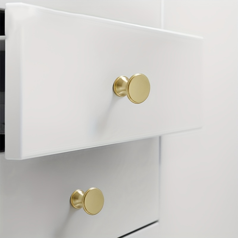 Pulls and Knobs - Furniture and Cabinet Hardware