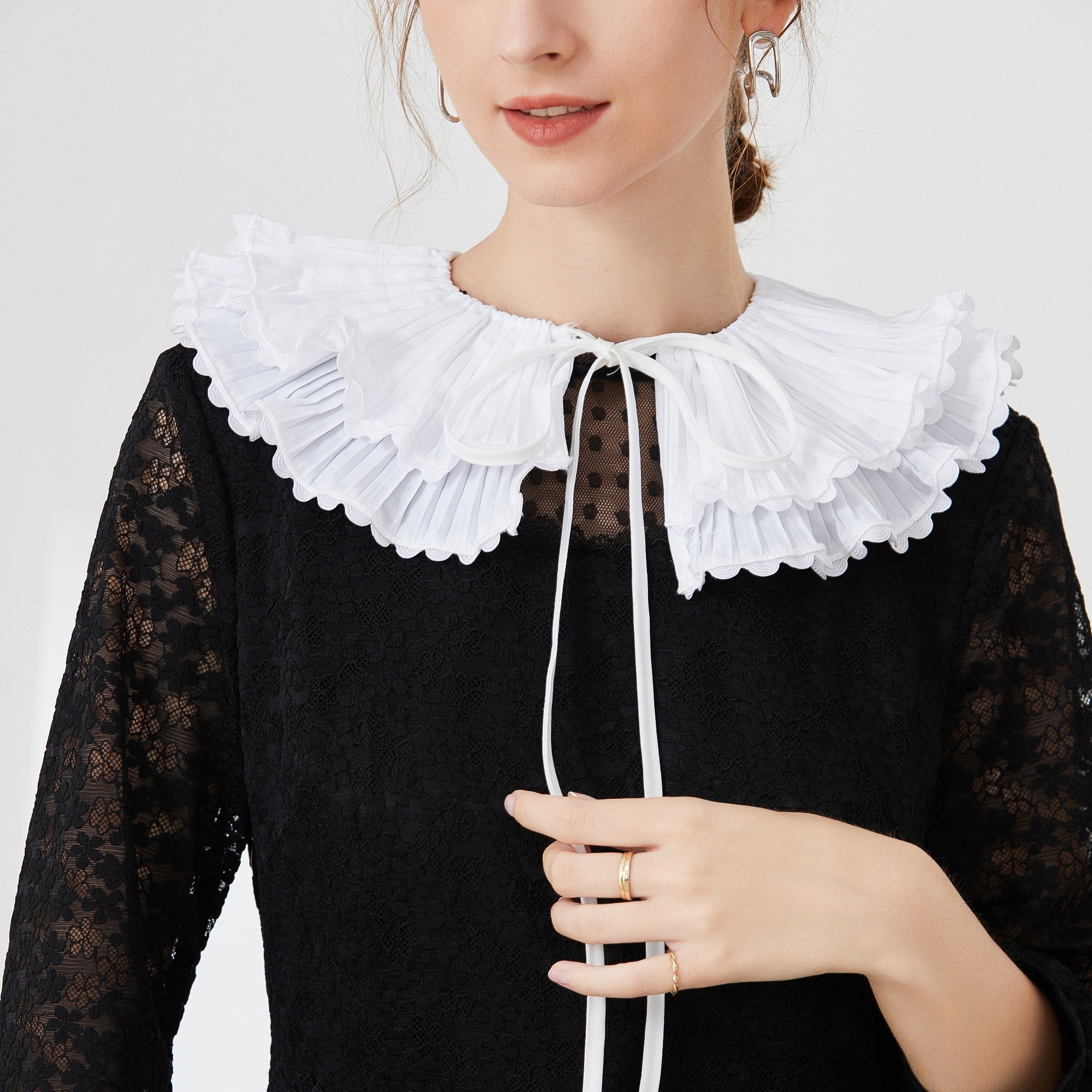 Oem Scolloped Ruffled Mesh Fairy Lace Floral Detachable Collar - Explore  China Wholesale Lace Collars and Mesh Collar, Scolloped Collar, Ruffled  Collar