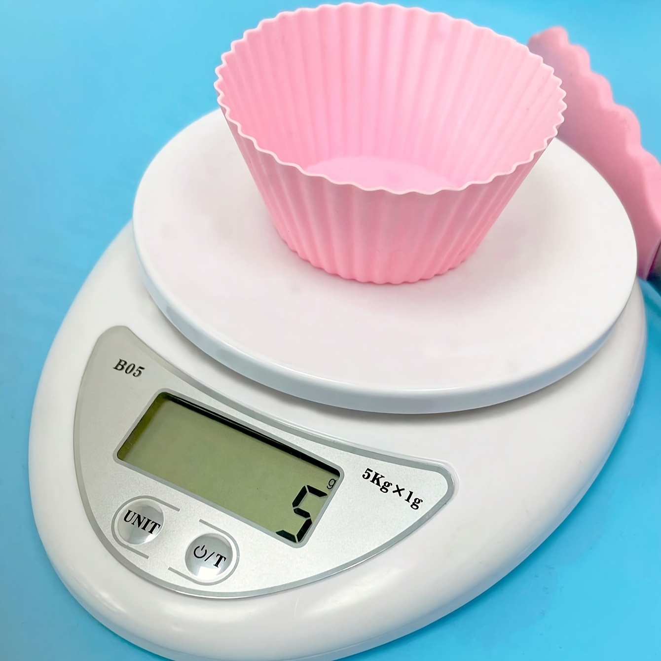 Kitchen Gadget: Digital Kitchen Food Scale and Measuring Cup