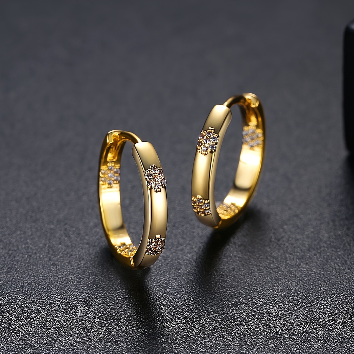 

Elegant Huggie Hoop Earrings Inlaid Zircon Plated Delicate Jewelry For Women Girls Gift 1pair