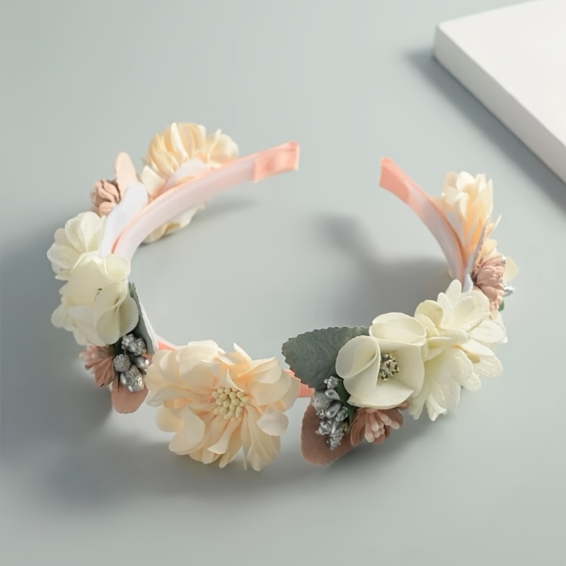 

A Girl's Casual And Cute Flower Headband With A Full , Suitable For Girls As Holiday Party Gifts