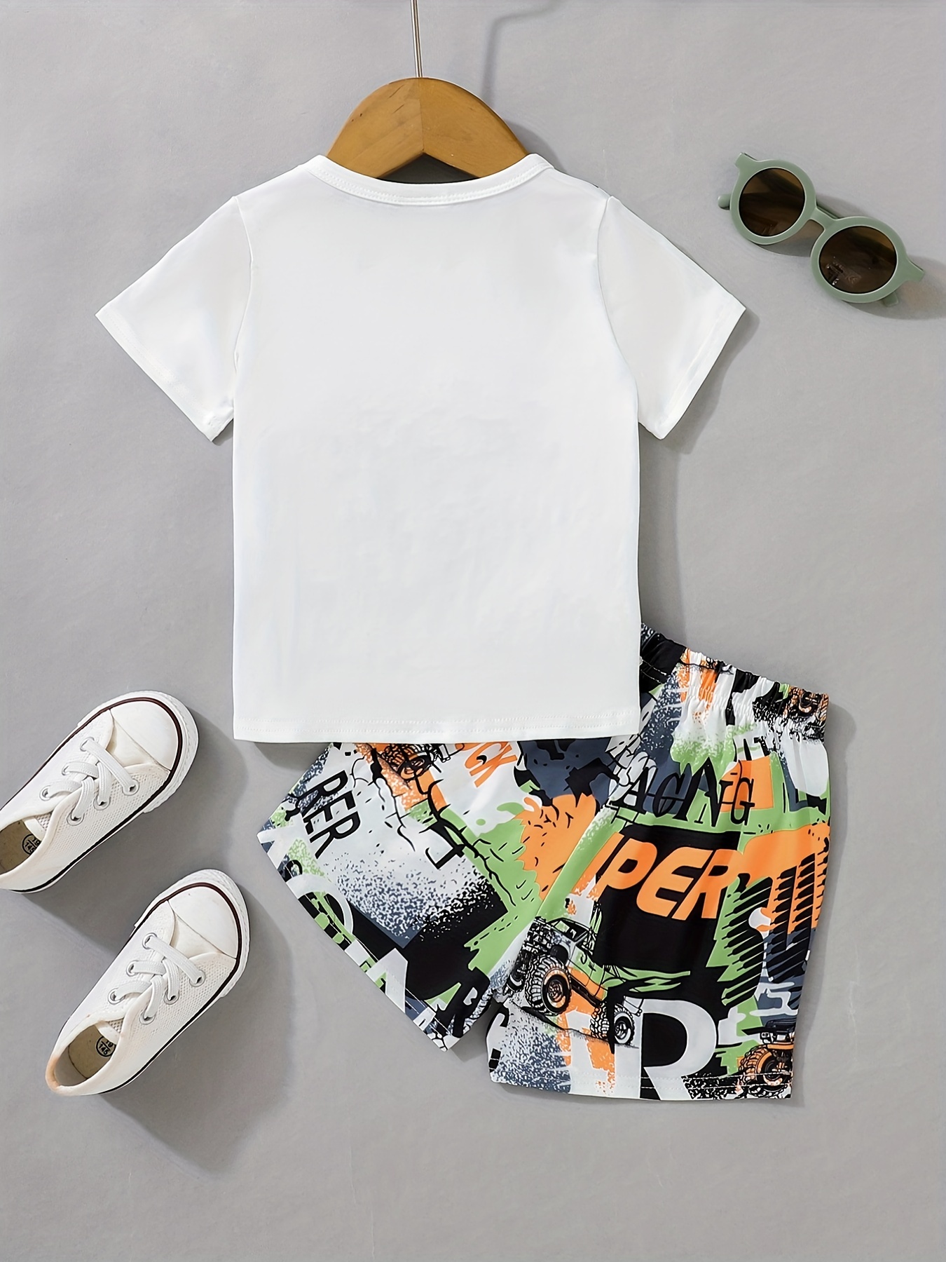 Boys Bear Graphic Casual Outfit Round Neck T-shirt & Plaid Shorts Kids  Summer Clothes Sets - Temu Japan