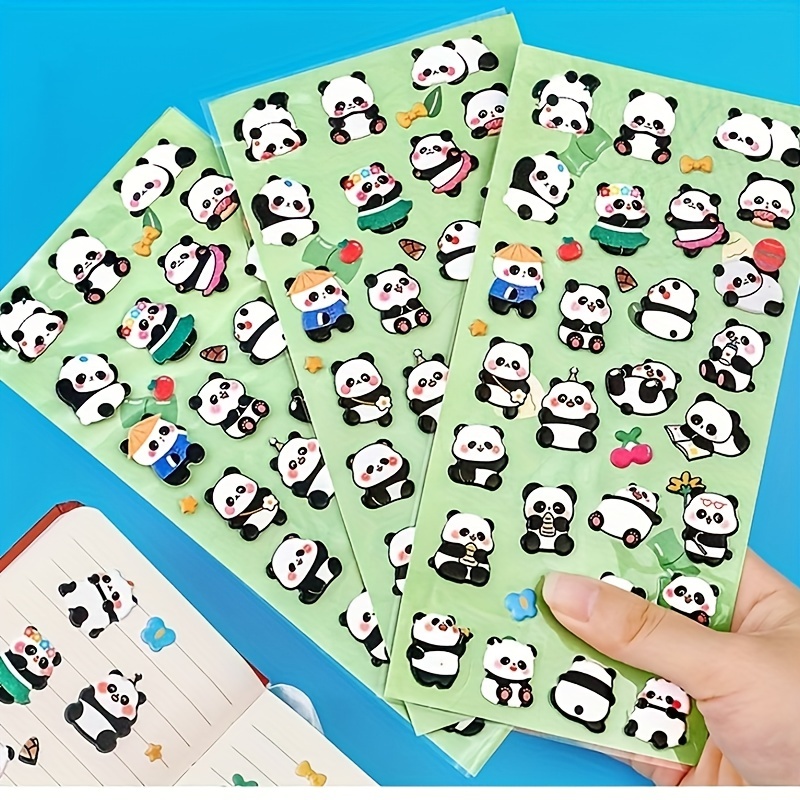 Linda hoja de pegatinas y álbum de recortes del pequeño panda